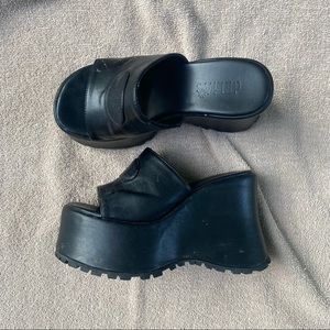 90s style Delia’s platform sandals ❤️